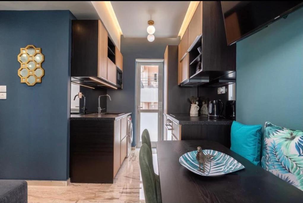 Artistic Apt In Vibrant Gazi With Large Terrace By Ghh Atina Dış mekan fotoğraf